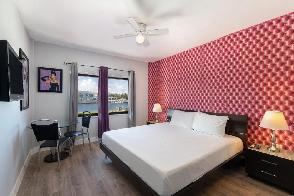 Standard Queen Room interior